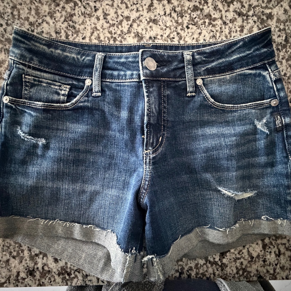 SILVER SUKI JEAN SHORTS SIZE 27 - GREAT CONDITION